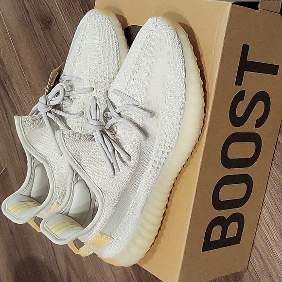 NWT Authentic Yeezy Boost 350 V2 light